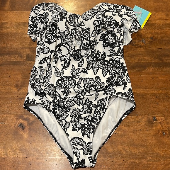 NWT Bal Harbour Tummy Control One Piece Swimsuit - Picture 3 of 6